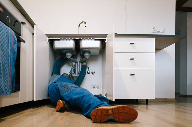 Professional Leak Detection technician working in South Pasadena, FL